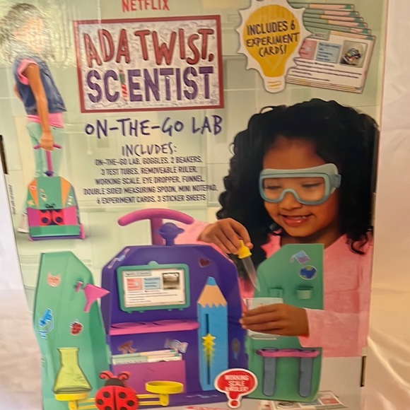 ADA TWIST, SCIENTIST.  ON-THE-GO-LAB. - Picture 5 of 6